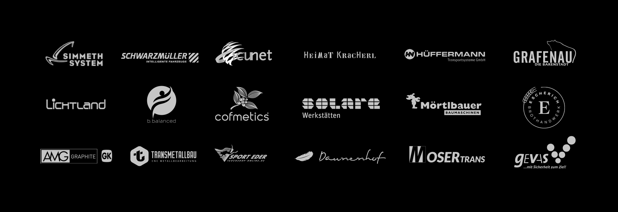 kundenlogos_luk_2021-gross Verschiedene Unternehmenslogos auf schwarzem Hintergrund.