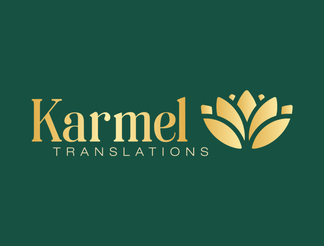 Logo von Karmel Translations mit blütenähnlichem Design auf grünem Hintergrund.