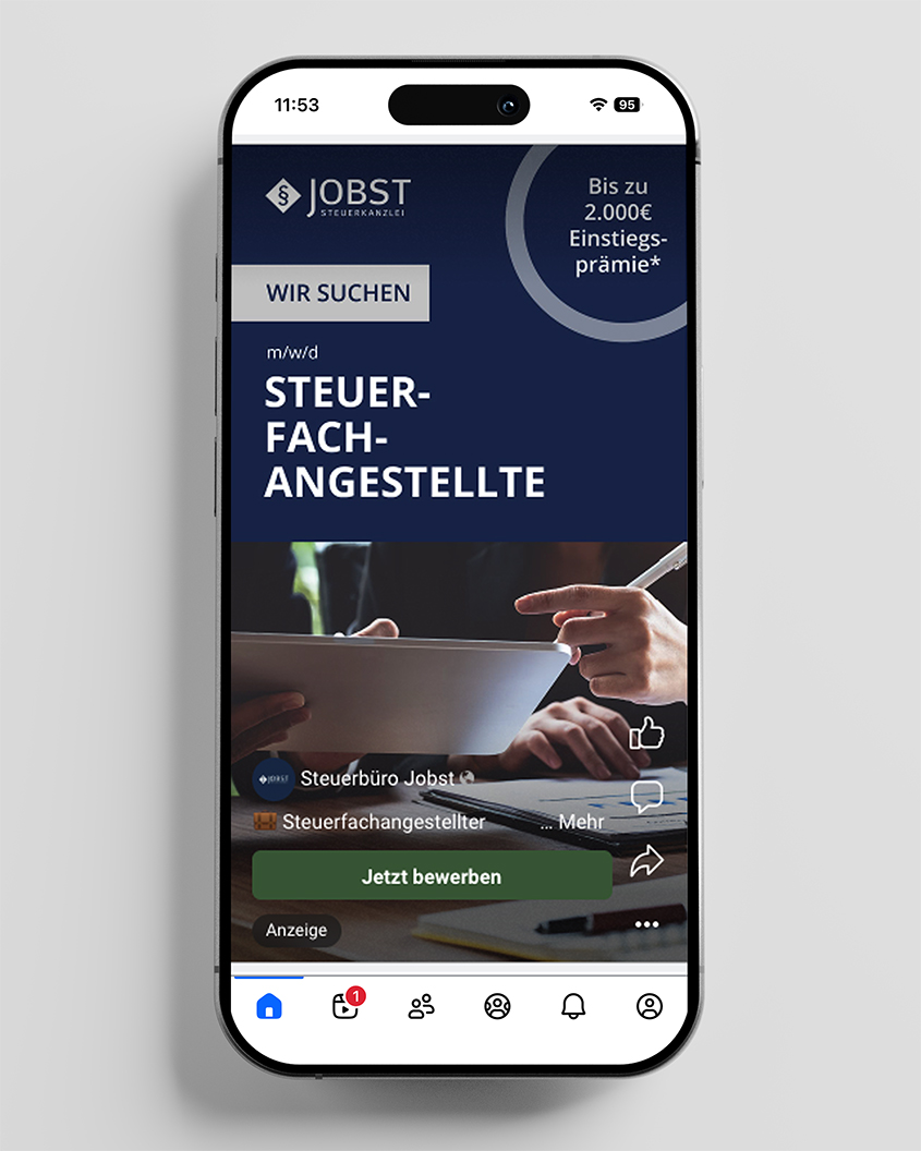 Smartphone zeigt Anzeige für Steuerfachangestellte mit Bewerbungsbutton.