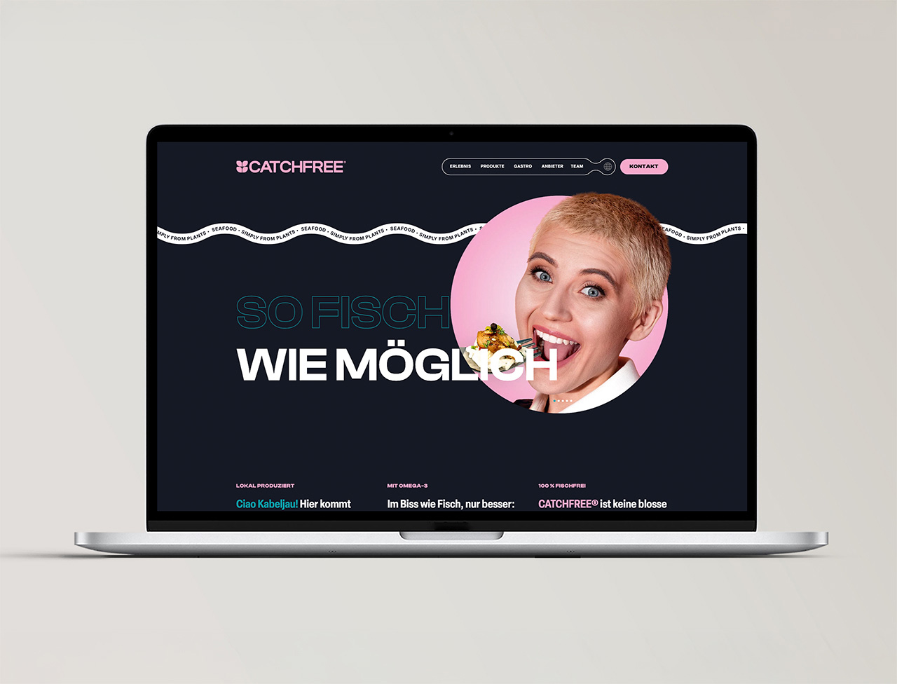 Alt-Text: Laptop zeigt die auffällige Website von Catchfree mit pflanzlichem Seafood.